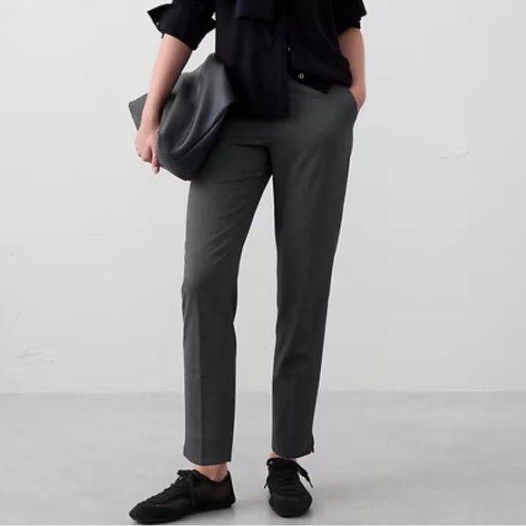 Banana Republic Factory Pants - NWT Banana Republic Factory Grey Hayden Tapered Pull-On Trouser Pant